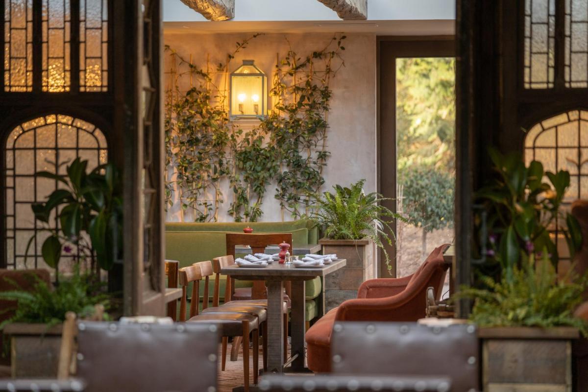 The Double Red Duke, Cotswolds - Housity