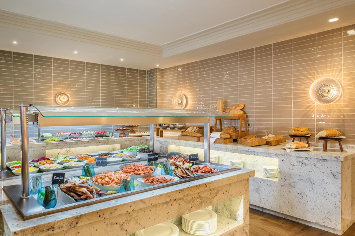 Comida en o cerca de este hotel
