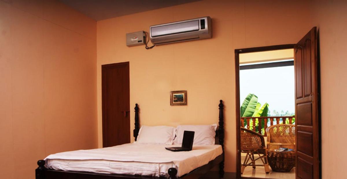 Backwater Breeze - Housity