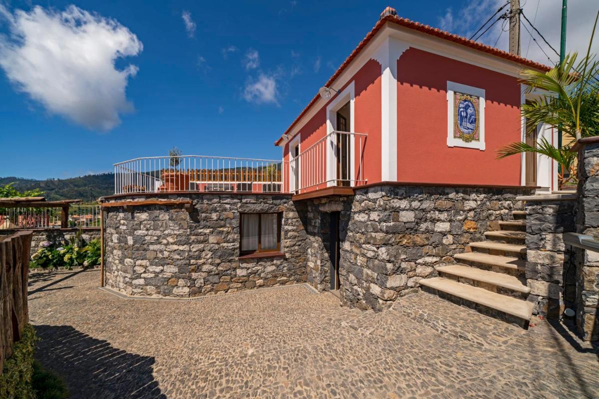 Casa do Cavalo das Florenças by An Island Apart - Housity