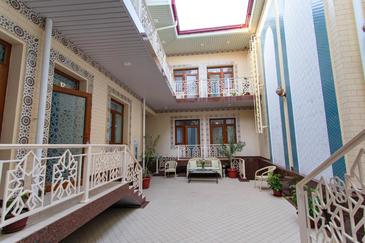 Suitetrails - Registon Saroy Hotel