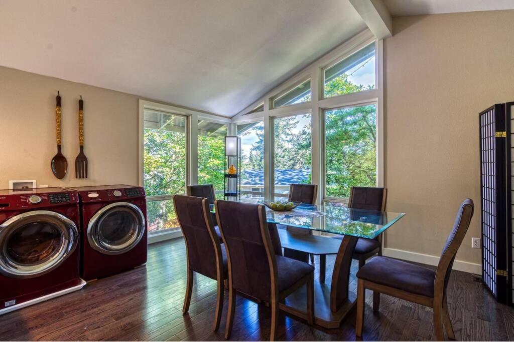 PRODUCTIVITY VILLA: Perfect for WFH & occasions - Housity