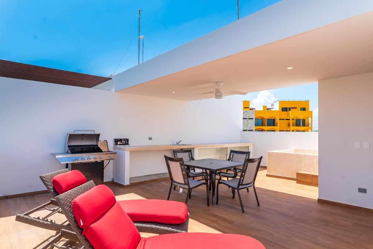 Entire House- 3BR with Private Roof Top Deck - Housity