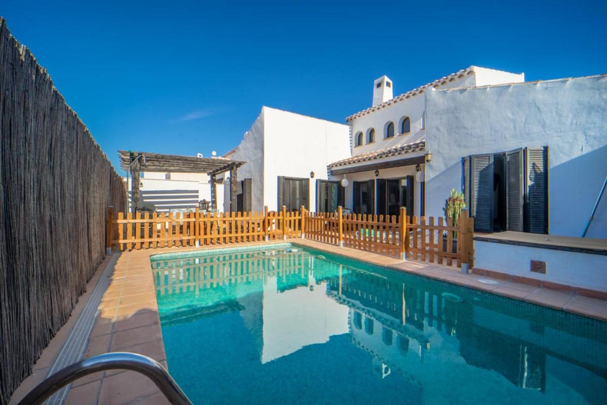 Luxury 3 bedroom villa on El Valle Golf Resort - Housity