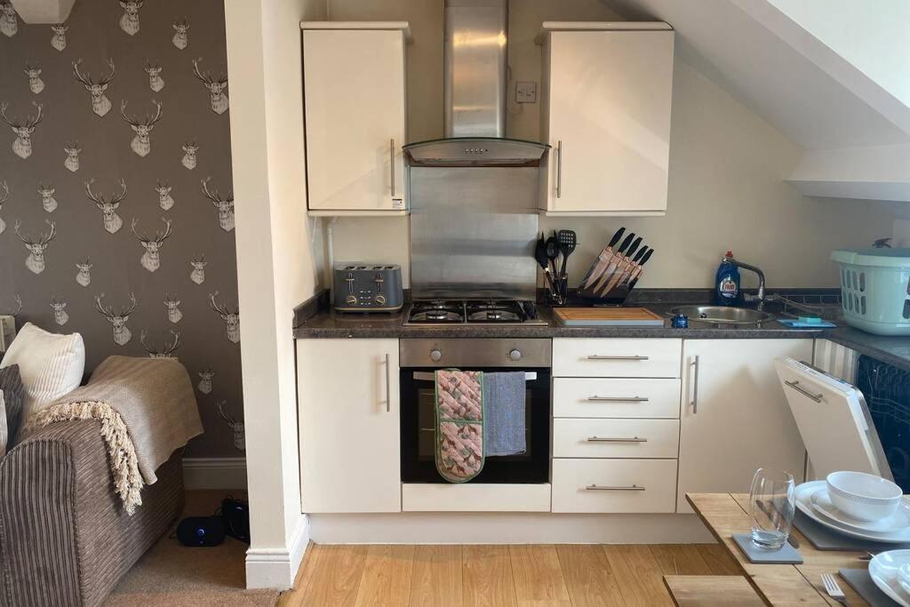 Upper 2 bedroom apartment in the heart of Jesmond - Housity