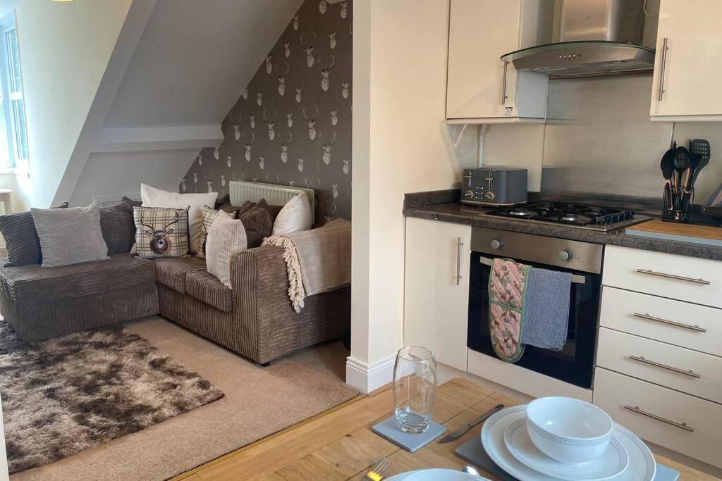 Upper 2 bedroom apartment in the heart of Jesmond - Housity