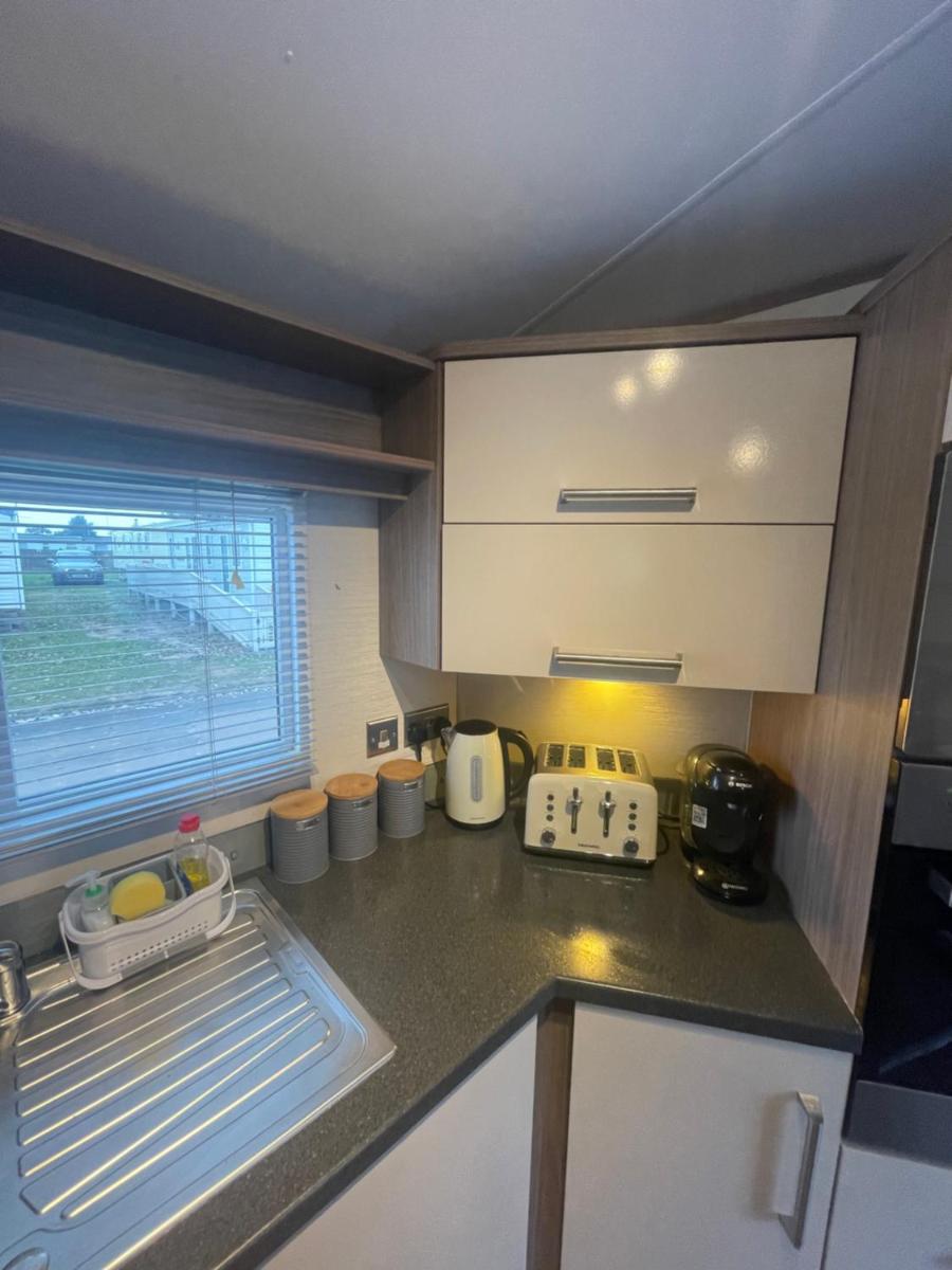 Luxury Static Home 2 Bed Sleeps 6 - Housity