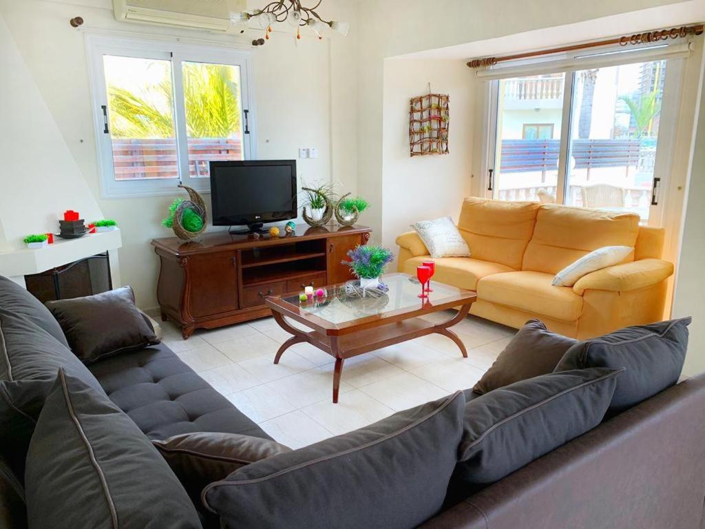 Beach Villa Roula 4 Bedroom in Ayia Napa - Housity