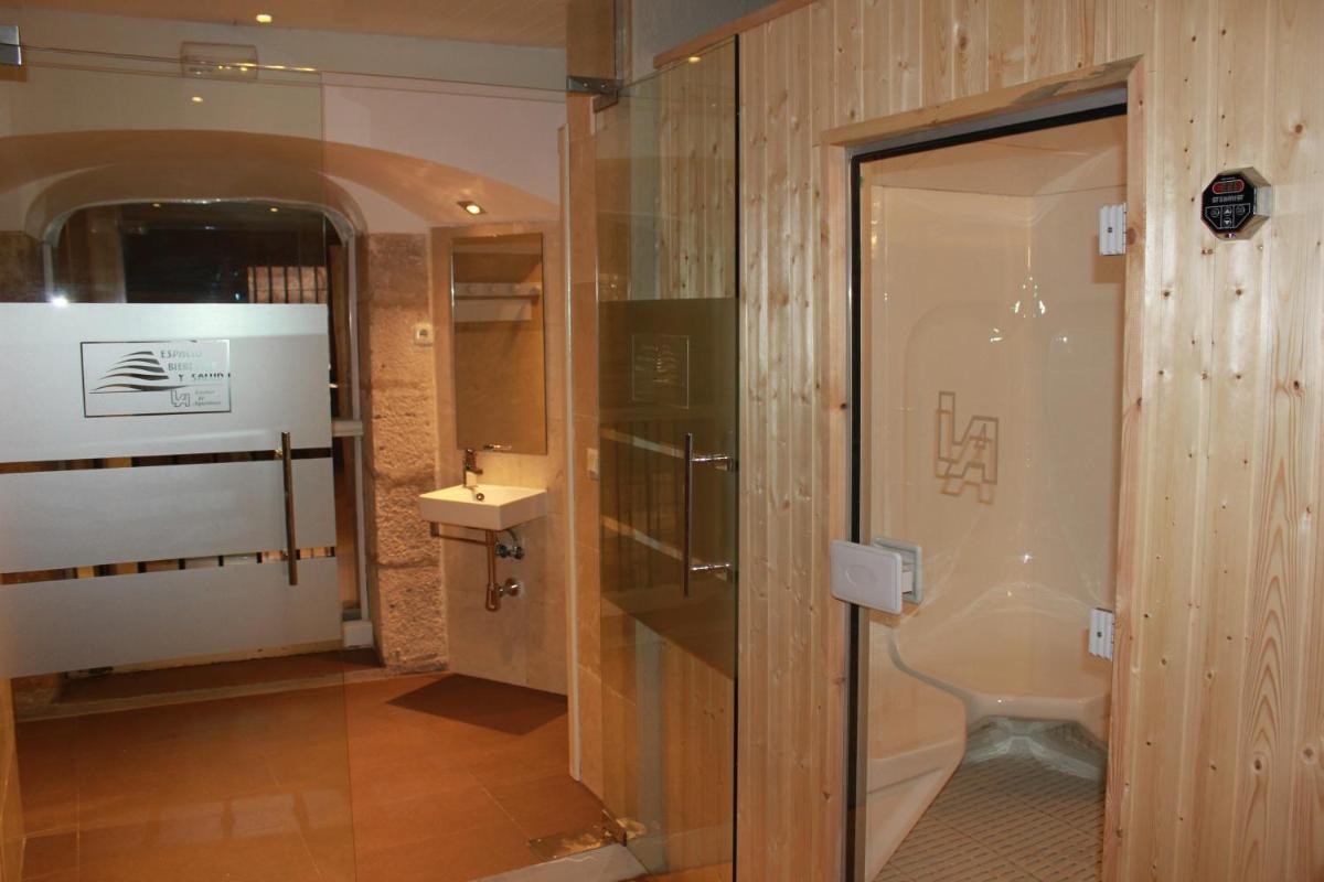 Un baño de Hotel Leonor de Aquitania