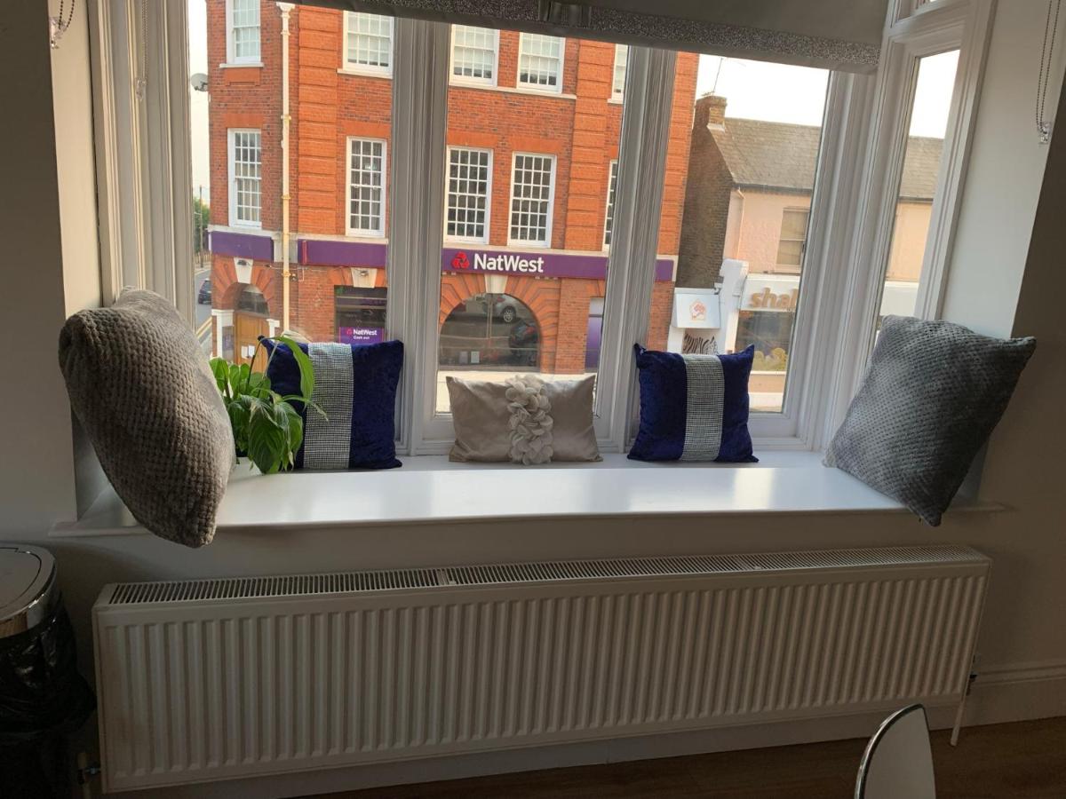 The Broadway Snug - Housity