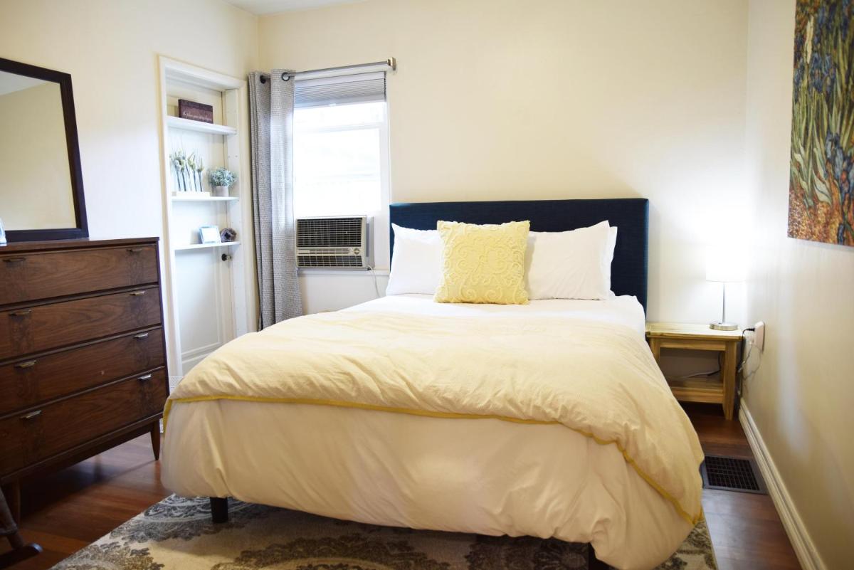 Near Dwntn, Canon Trails, Dining, Cheyenne Place - Housity