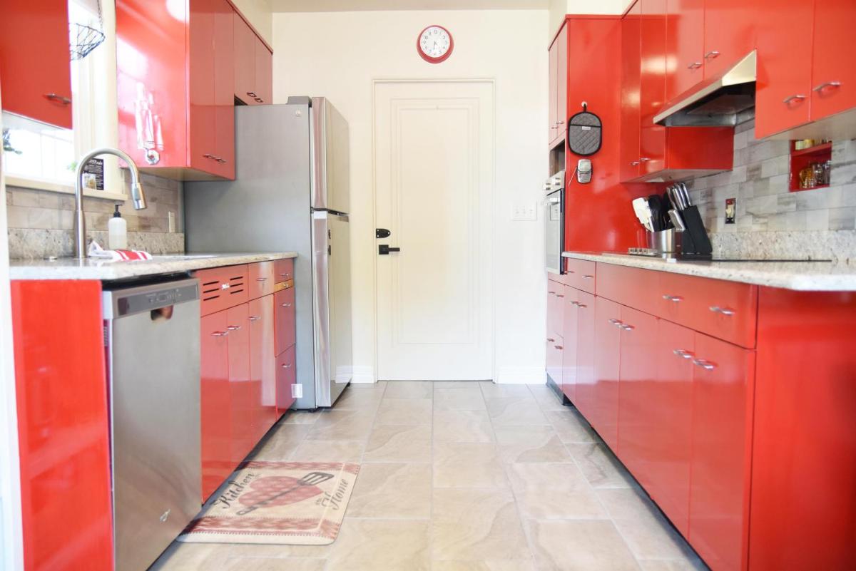 Near Dwntn, Canon Trails, Dining, Cheyenne Place - Housity