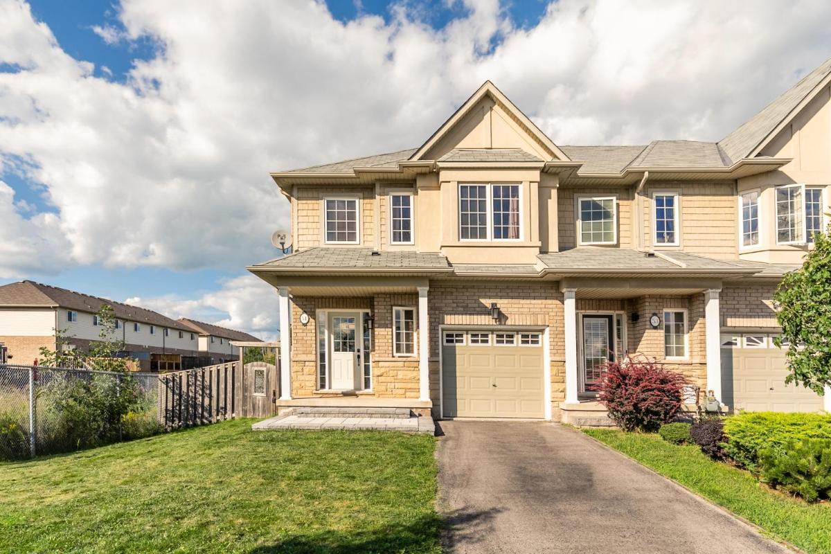 3BR 2BA Townhomes with HOT TUB & BBQ by GLOBALSTAY - Housity