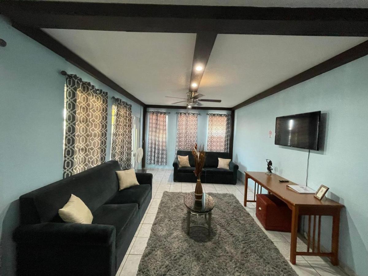 CHIC 3BR Sleeps up to 14 Guests Near Bacardi House - Housity