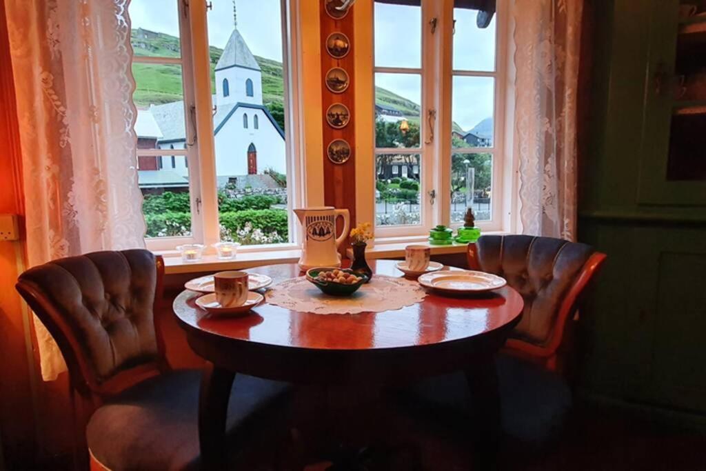 Suitetrails - Charming and Authentic Heritage Retreat in Kvívík - right next to the river