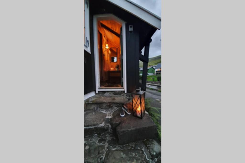 Charming and Authentic Heritage Retreat in Kvívík - right next to the river - Housity