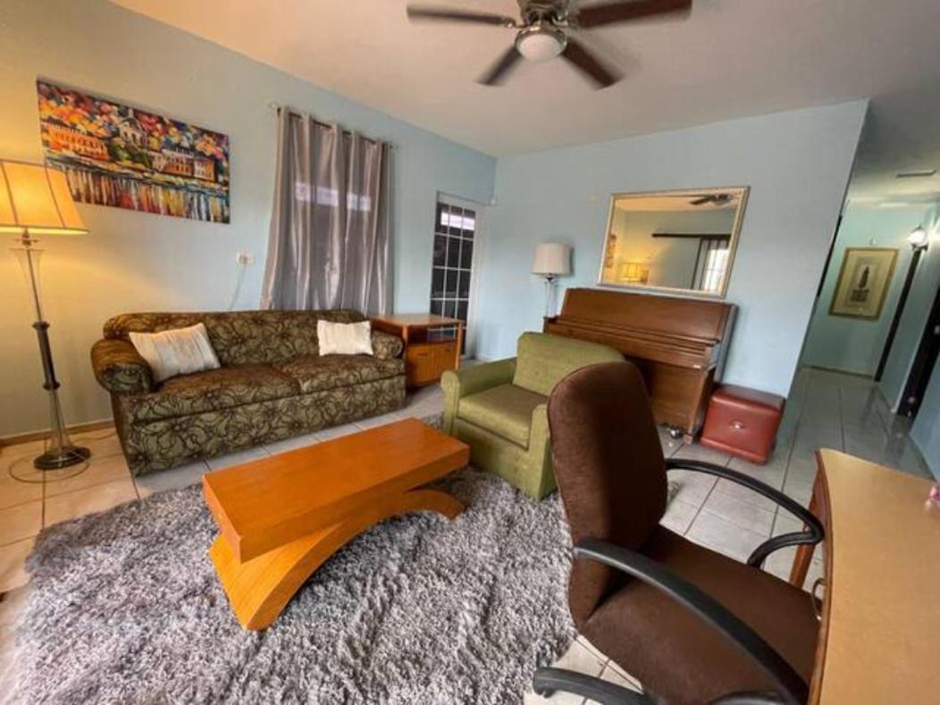 LARGE 8BR Sleeps 38 People with over 3000 SQ FT - Housity