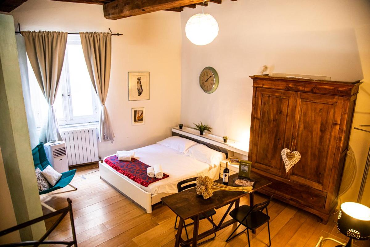 Studio in Tornabuoni within a Renaissance building - Housity