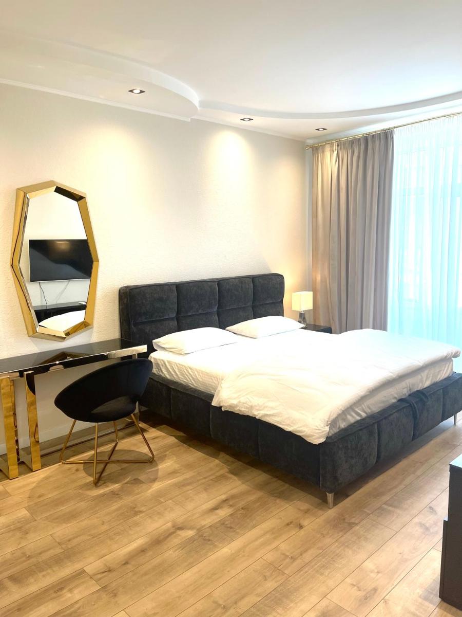 The Gold House - Housity