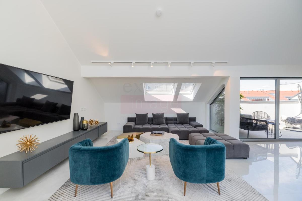 3 Bedroom Luxury Penthouse in Mitte - Housity