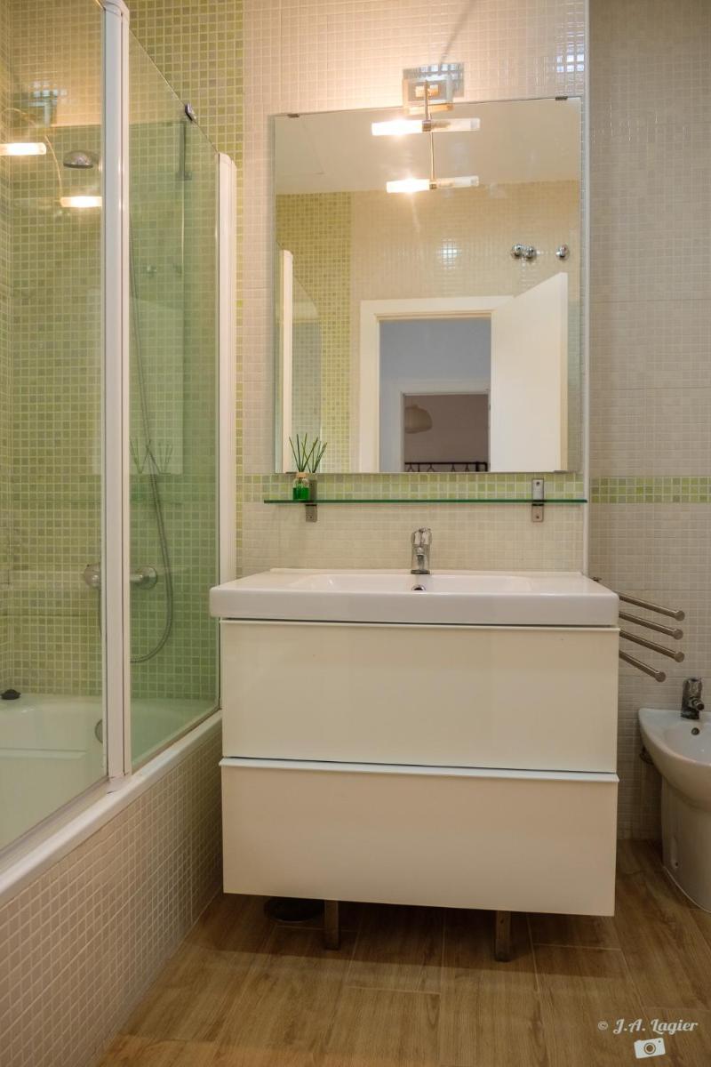 Pelícano Seville Apartments - Housity