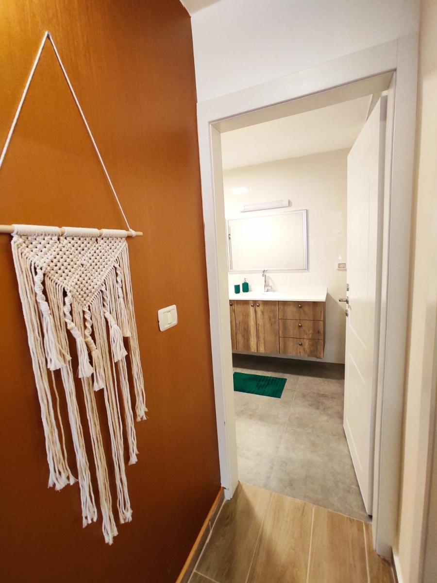 A mile from the Dead Sea - Housity