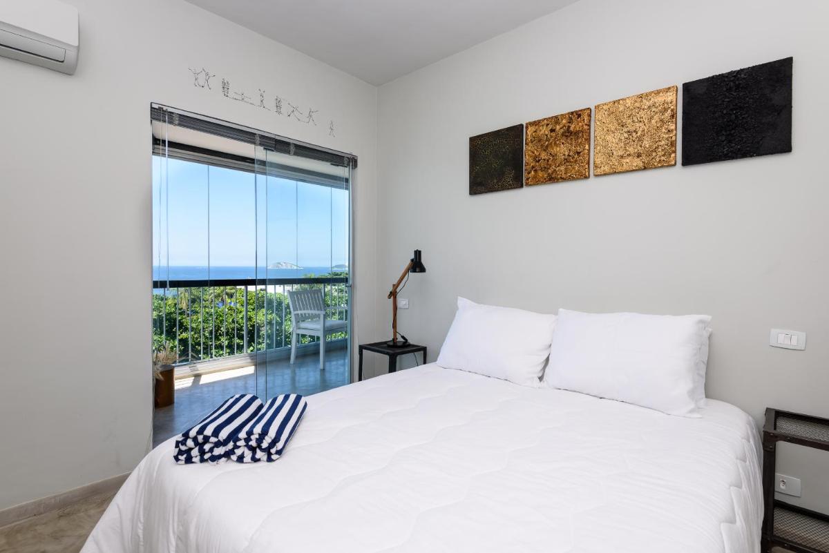 Ocean Blue Moderno Av Niemayer Vista Espetacular colado no Leblon em frente a Escola Stella Maris Garagem Internet Super Veloz 2 Smart TVs Piscina Sauna - Housity