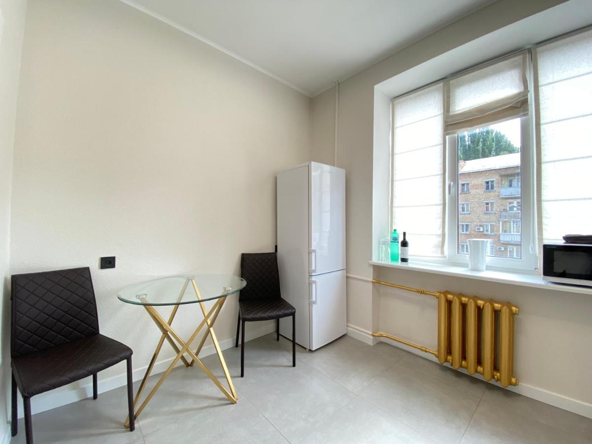 The Gold House - Housity