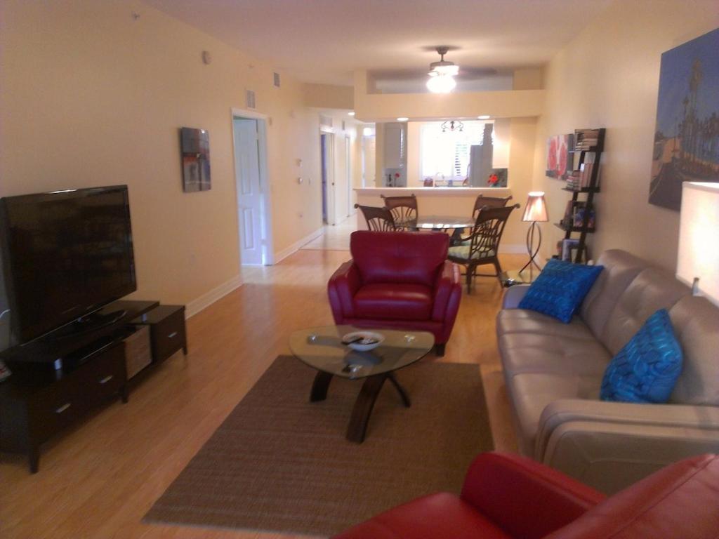 Suitetrails - Sunny and Breezy Falling Waters condo