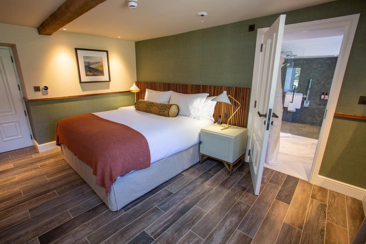 The Falcon Hotel - Housity