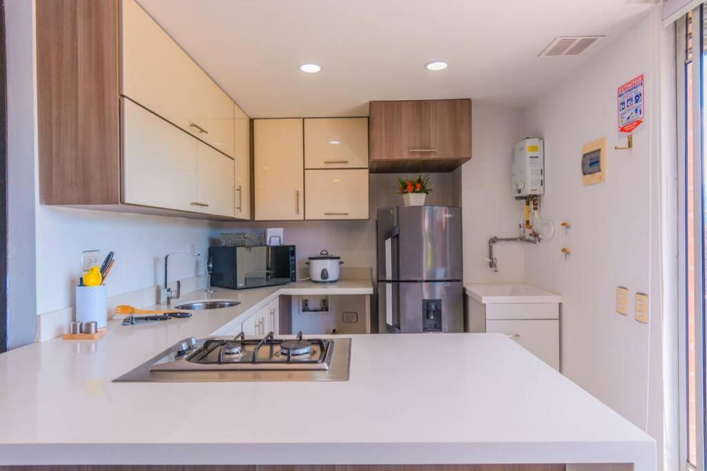 Beautiful Apartment UltraFast Internet /El Poblado - Housity