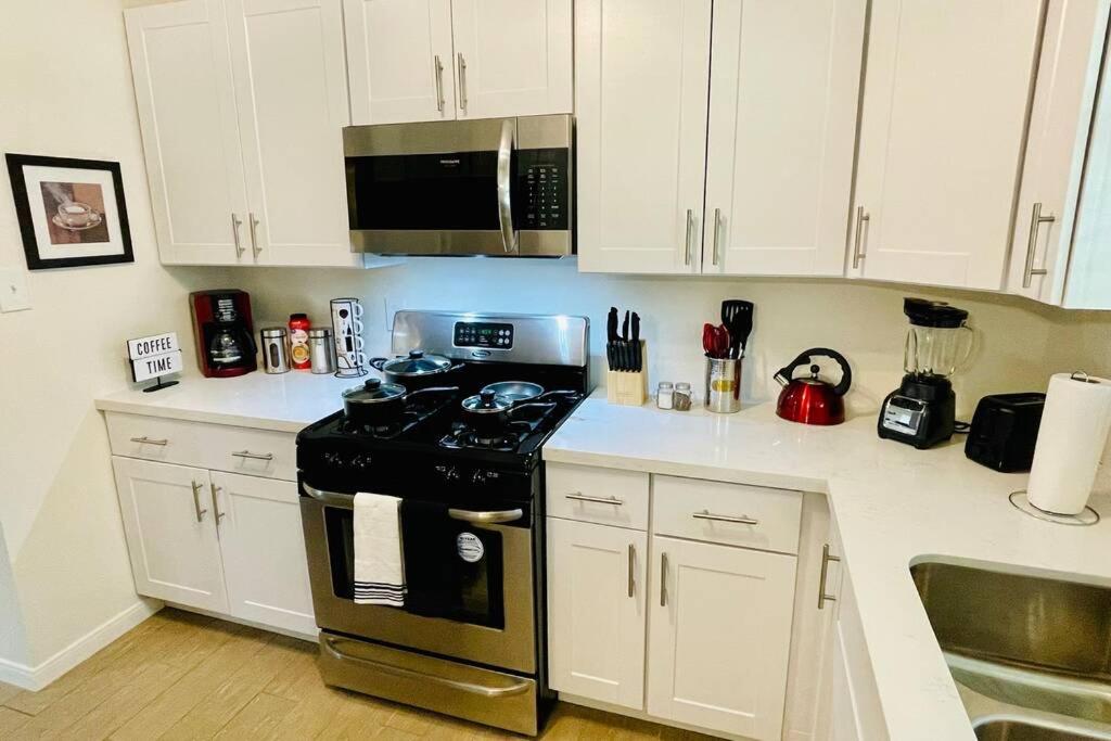 New TEXAN house - 3 Bed, 2 Baths in The Woodlands - Housity
