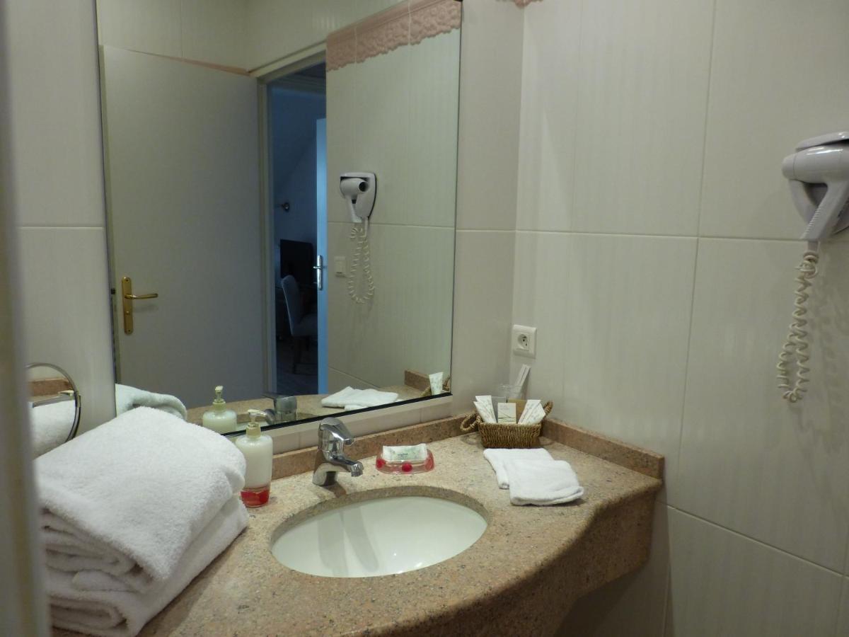 Salle de bains dans l'établissement L'Aubinière Hôtel Restaurant & Spa
