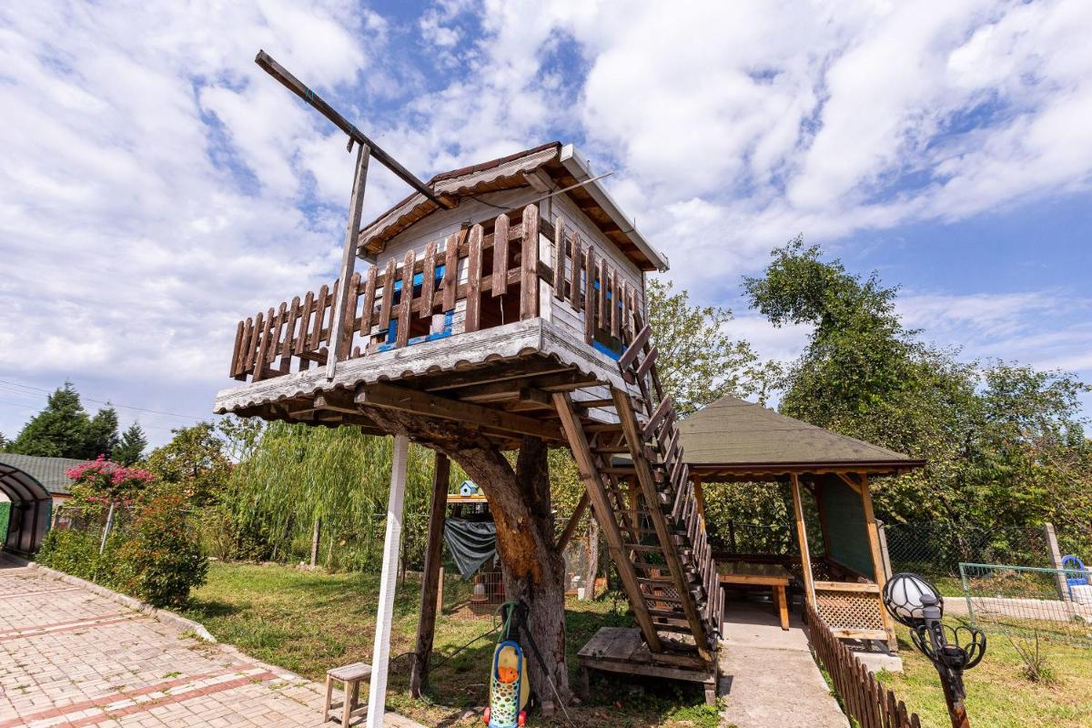 Fascinating House with Treehouse in the Garden near Kartepe Ski Center - Housity