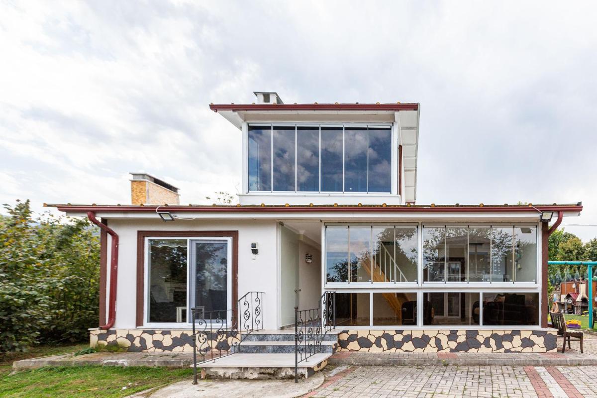 Fascinating House with Treehouse in the Garden near Kartepe Ski Center - Housity