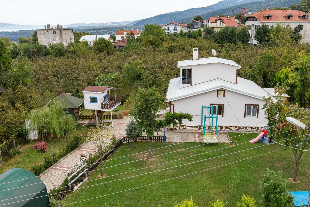 Fascinating House with Treehouse in the Garden near Kartepe Ski Center - Housity