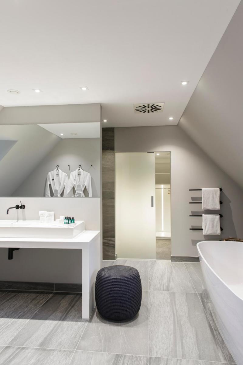 Ein Badezimmer in der Unterkunft Hotel Maximilian’s