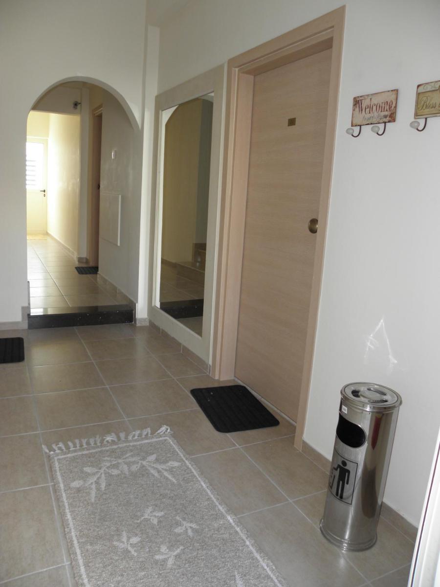 St. Lazaros House - Housity