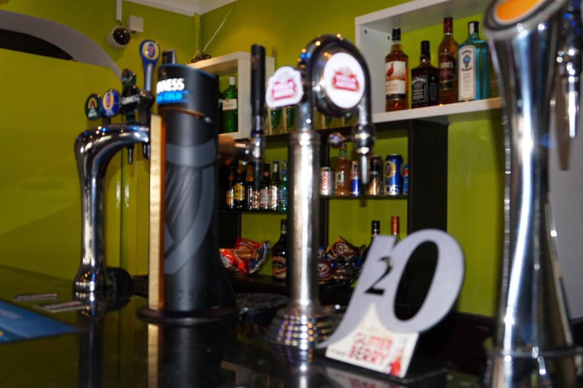 Heathrow Inn Hotel - Housity