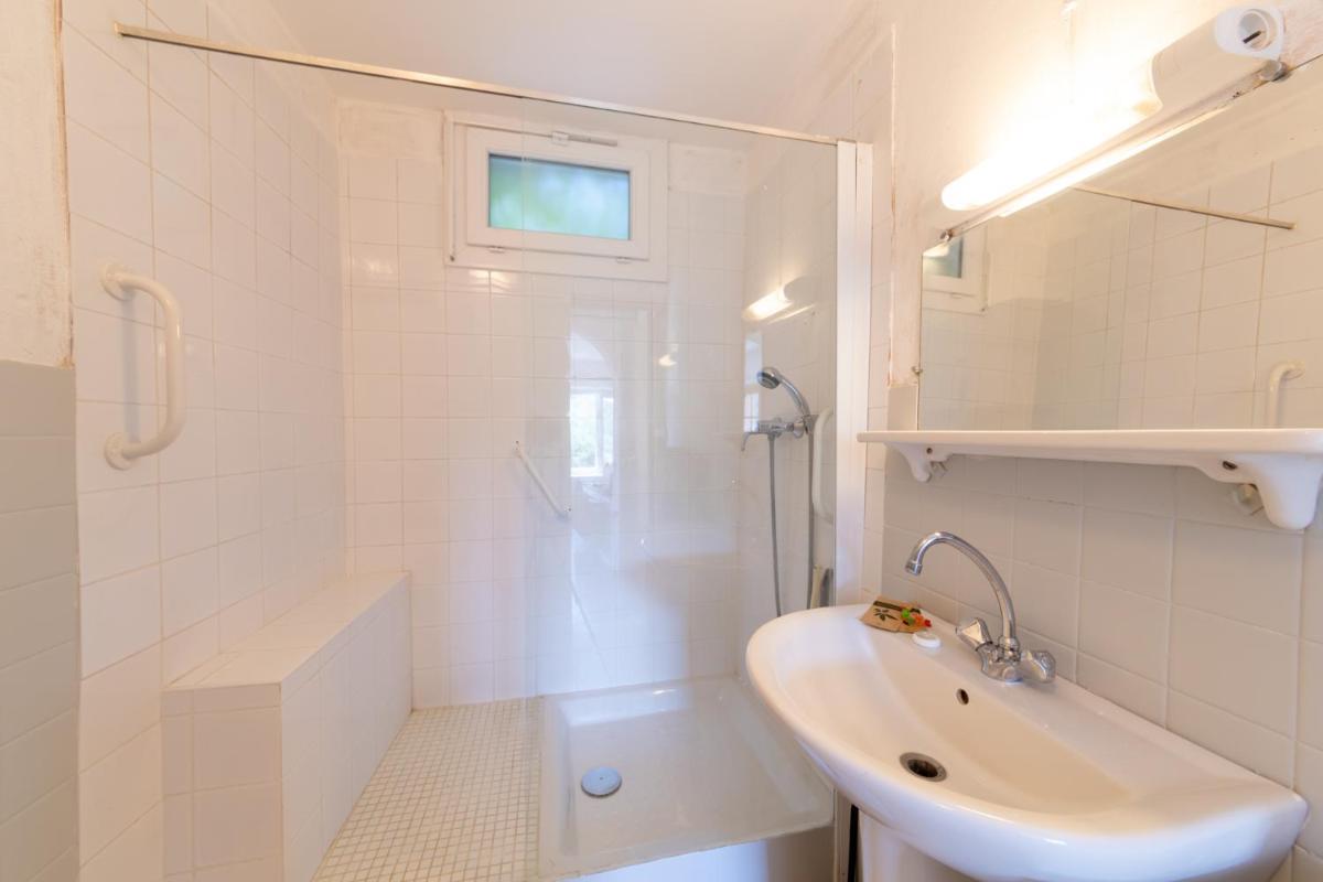 MAISON AVEC PISCINE - PROCHE AVIGNON - WiFI GRATUIT - Housity