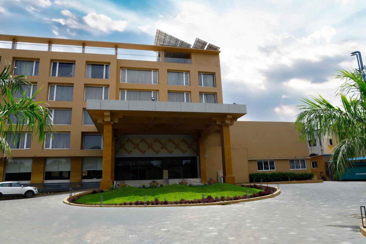 Devka Beach Resort - Housity