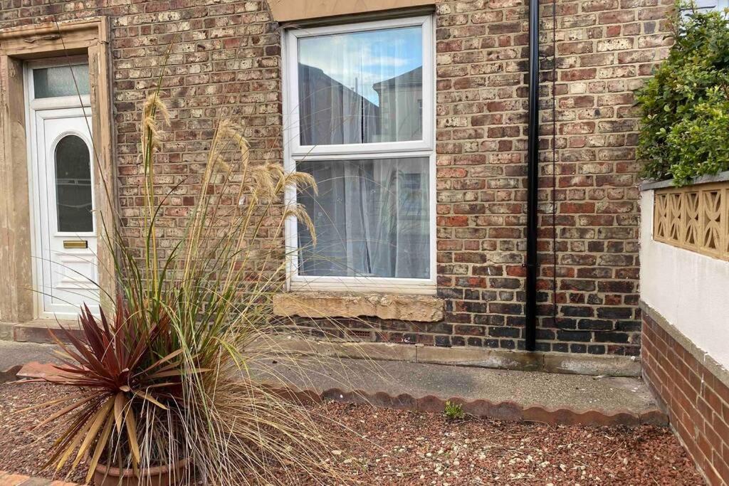 Town centre stay Northumberland FREE WIFI AND CLOSE TO BEACH - Housity