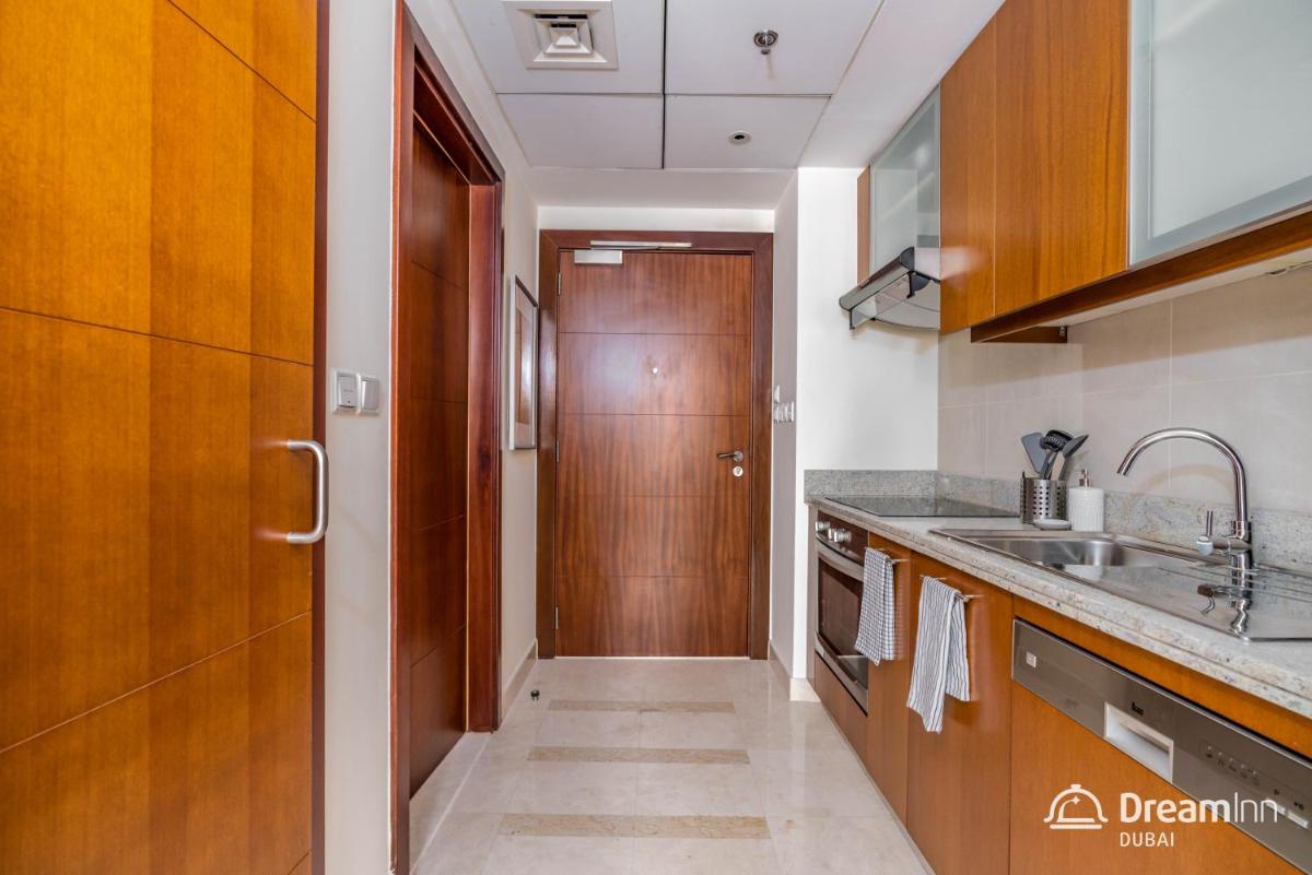 Dream Inn Apartments - Standpoint Tower - Housity