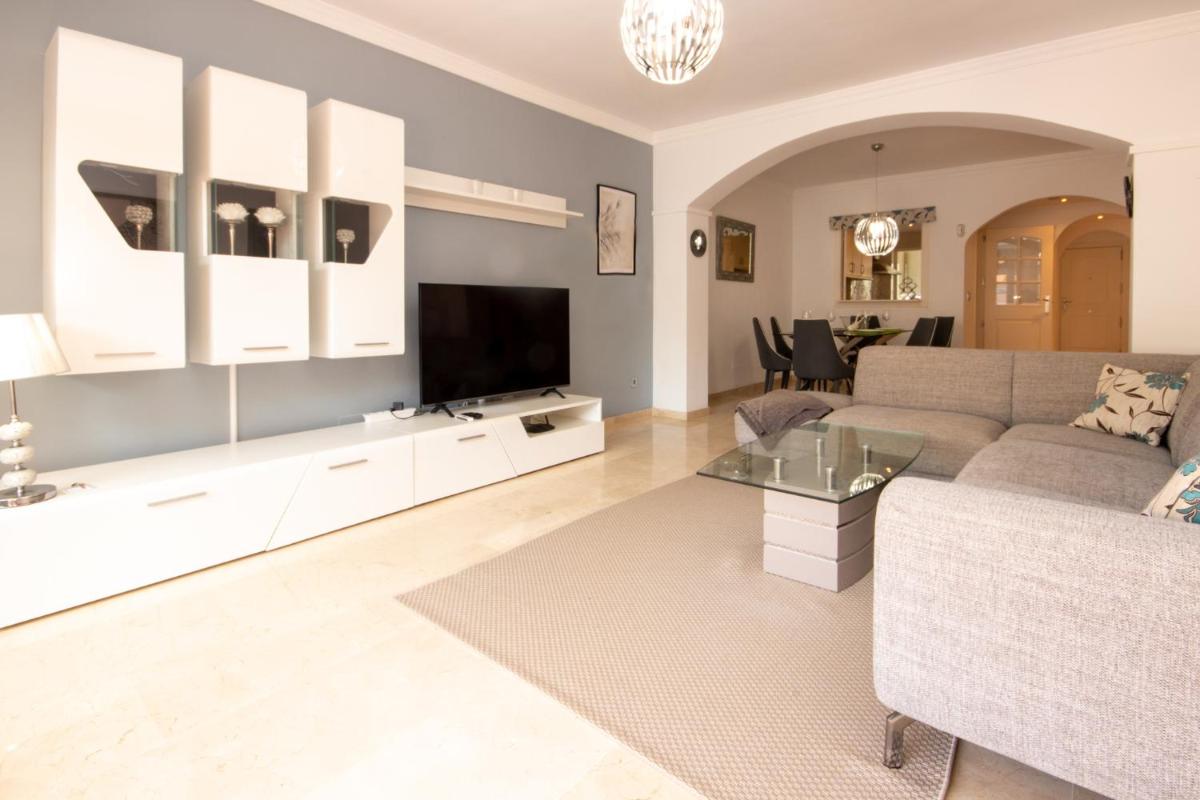 Ground Floor Apartment, Los Jardines de Santa Maria Elviria - Housity