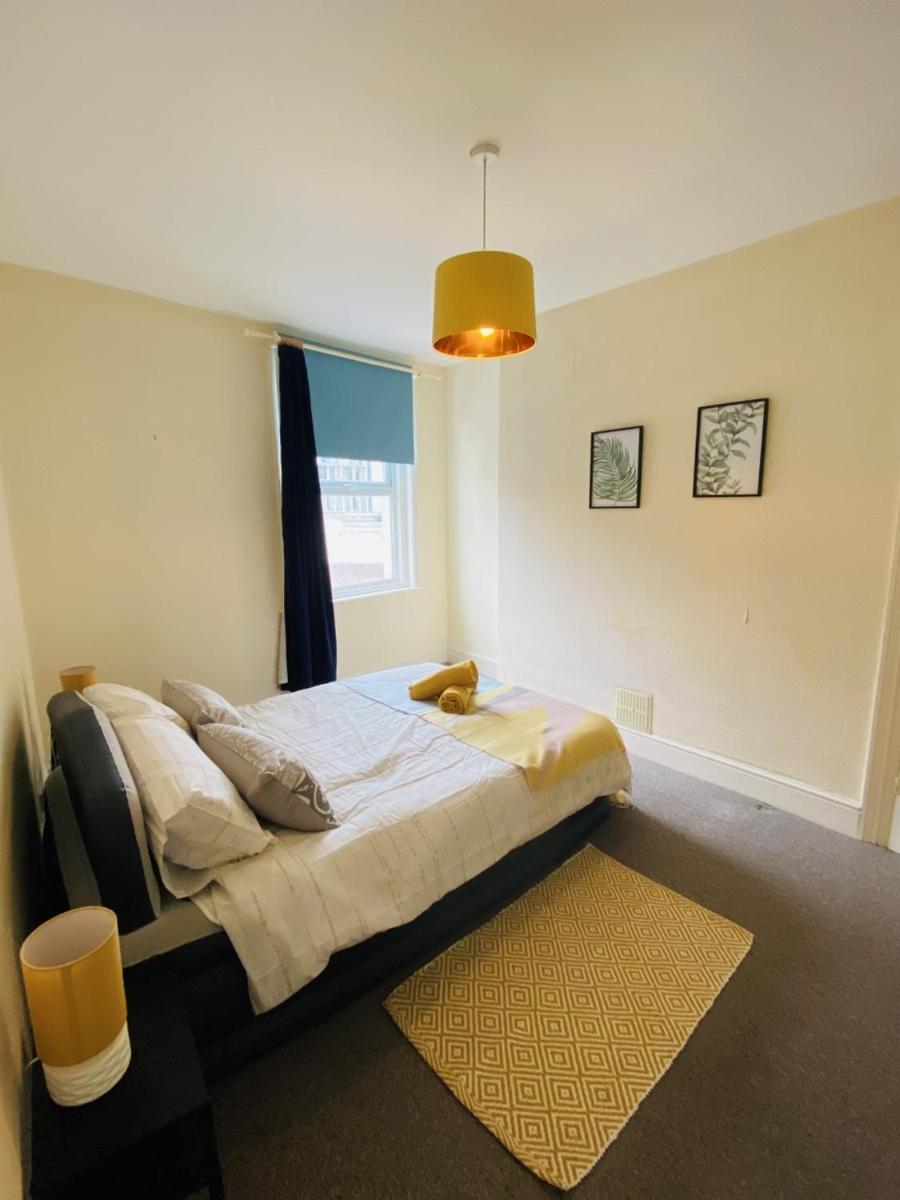 7 Bedrooms House Beside the Sea - Housity