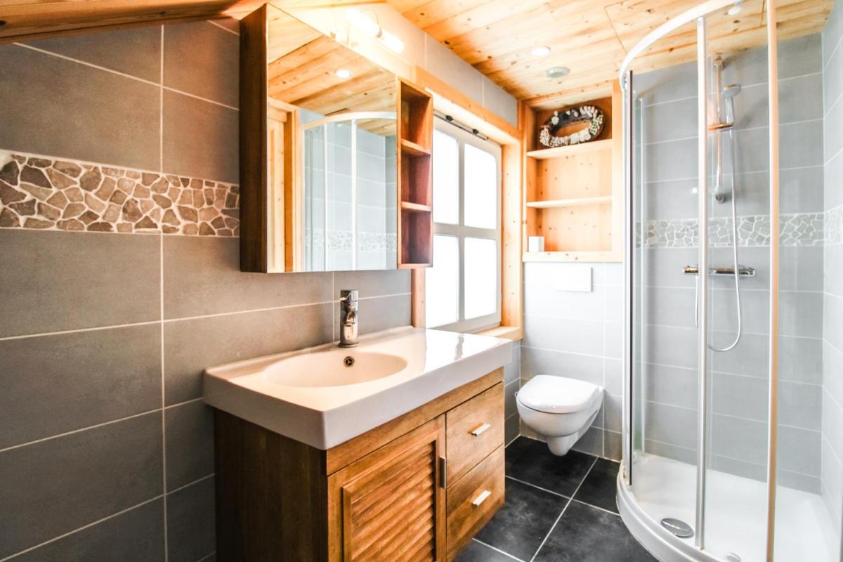 Charming 4-bedroom ski chalet with terrace - Housity