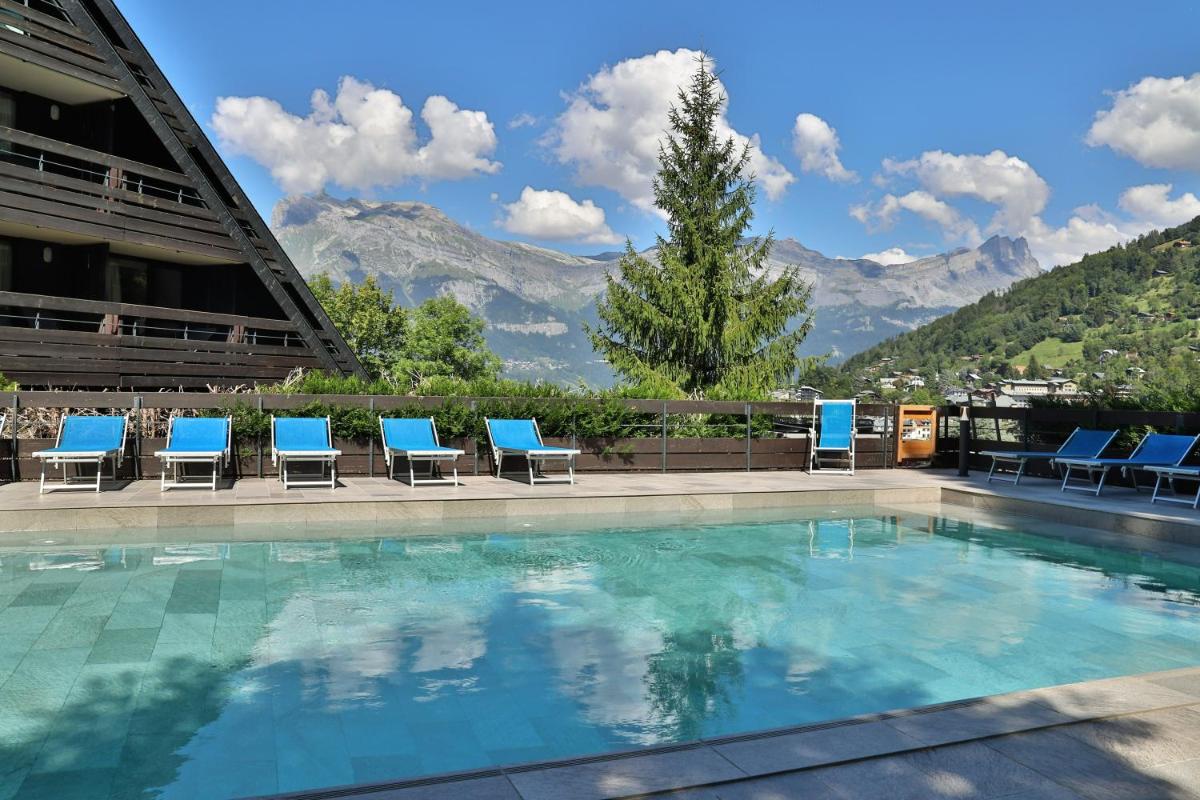 Vue générale sur la montagne ou vue sur la montagne depuis l'hôtel