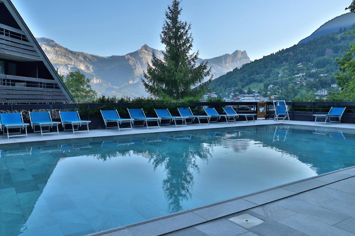 Vue générale sur la montagne ou vue sur la montagne depuis l'hôtel