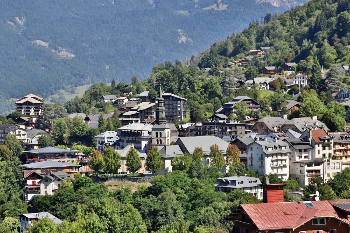 Vue générale sur la montagne ou vue sur la montagne depuis l'hôtel