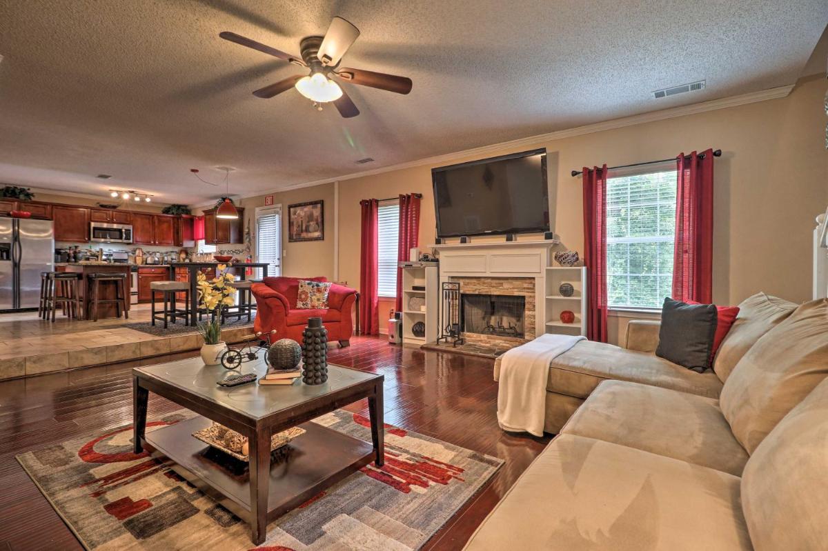 Fairburn Home with Fire Pit - 24 Mi to Atlanta! - Housity
